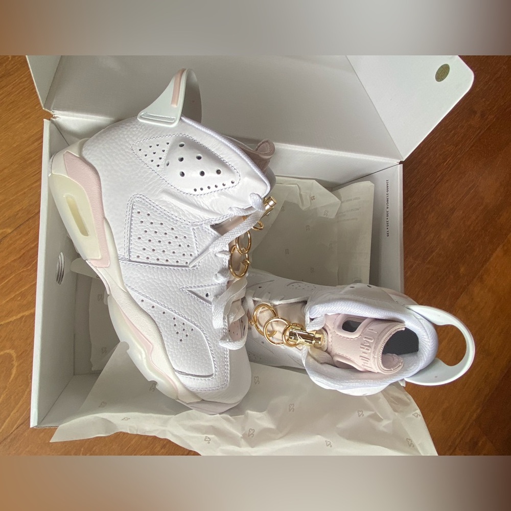 Womens Air Jordan 6 Retro size 7.5 kept unused and pristine in box nike